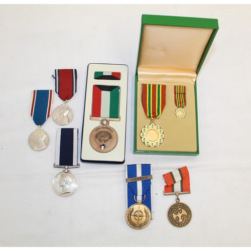 1122 - Collection of medals of various styles and eras, to comprise a Saudi Arabian Gulf War Combat medal, ... 