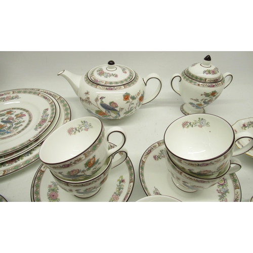 1197 - Collection of Wedgwood Kutani Crane pattern teaware and decorative items, incl. teapot, vase, teacup... 