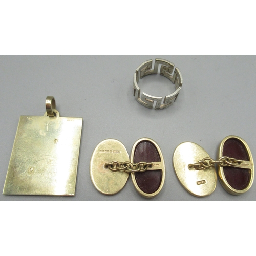 1261 - 9ct gold cornelian cuff links, stamped 375, 9ct gold rectangular pendant with initial on, stamped 37... 