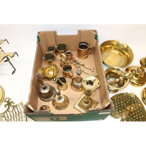 1195 - Collection of brassware, incl. a large jam pan, trivets, candlesticks, etc. (qty)