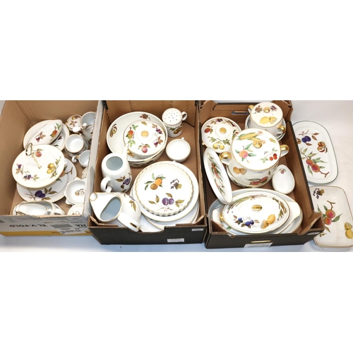 1199 - Large collection of Royal Worcester Evesham pattern tableware, incl. cake stand, jugs, dishes, etc. ... 