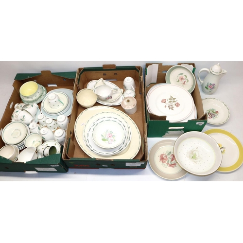 1522 - Collection of Susie Cooper teaware, various patterns incl. Gardenia and Fragrance (3 boxes)