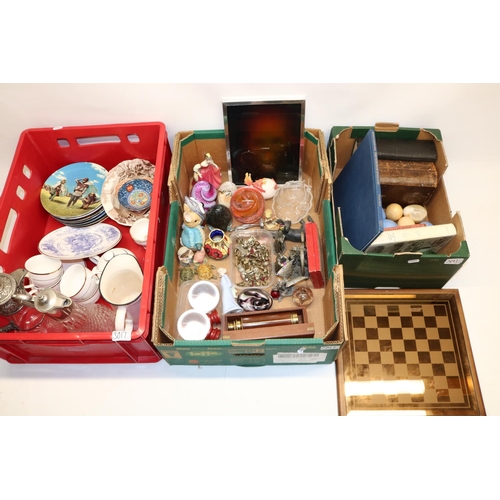 1573 - Various collectables, incl. glass paperweights, chess set with Greek style figures, etc. (3 boxes)