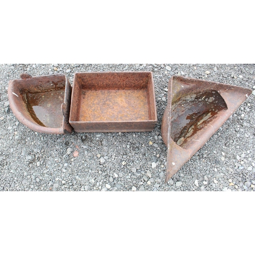 1580 - Cast iron rectangular trough 56cmx 40cmx23cm. Two cast iron corner feeding troughs, with tether ring... 