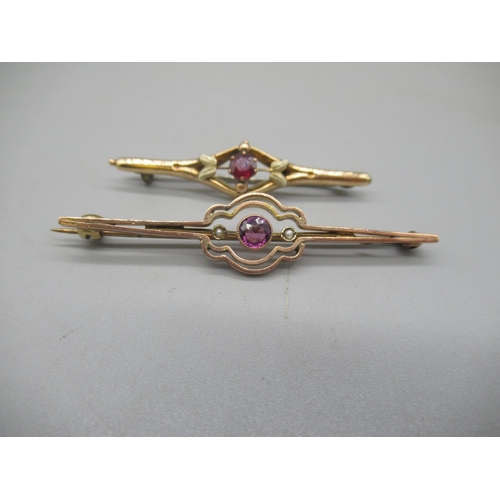 1008 - 9ct yellow gold bar brooch set with amethyst and seed pearls, stamped 9ct, and another similar set w... 