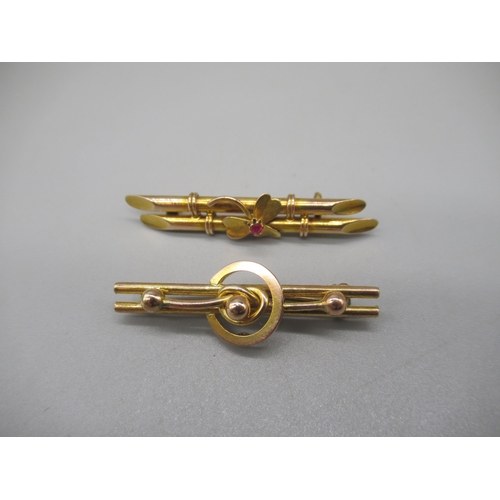 1004 - 9ct yellow gold bar brooch set with clover with ruby to centre, and another 9ct bar brooch with circ... 