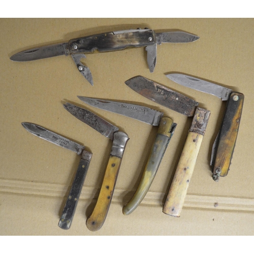 286 - Collection of 12 pocket knives of various styles including bone, horn and mother of pearl handled ex... 