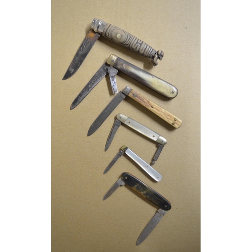 286 - Collection of 12 pocket knives of various styles including bone, horn and mother of pearl handled ex... 