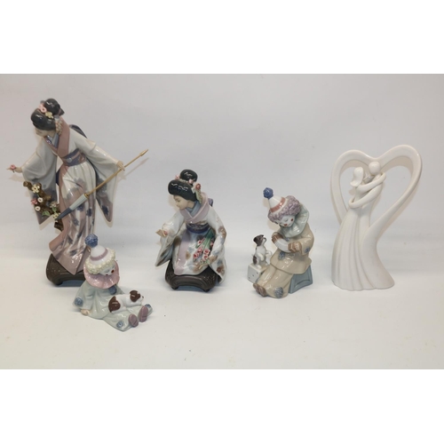 1238 - Collection of Lladro figures including two geishas, two clowns, and one 'Circle of Love' figure (5)