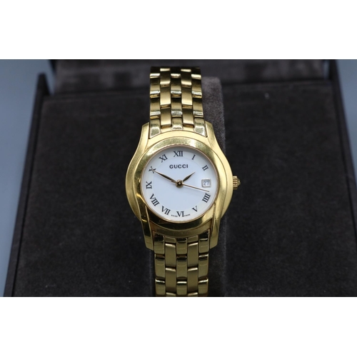 1342 - Ladies Gucci gold plated quartz wristwatch with date on matching bracelet, signed butterfly clasp, s... 