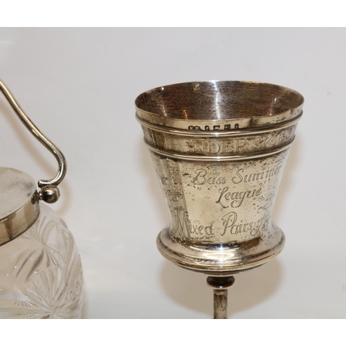 1391 - Local interest: silver presentation cup by Elkington and Co, Birmingham, 1870, with inscription 'The... 