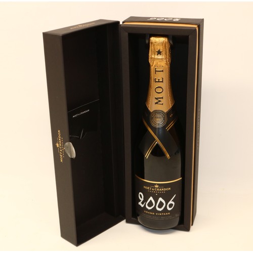 1691 - Moet & Chandon 2006 Grand Vintage Champagne, 75cl, with presentation box