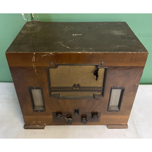 1377 - Circa 1920/30s art deco domestic radio in wooden casing. All Bakelite dials in good working order. M... 