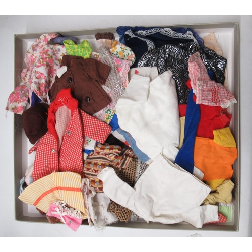 1700 - Large collection of dolls clothes including modern and vintage Sindy