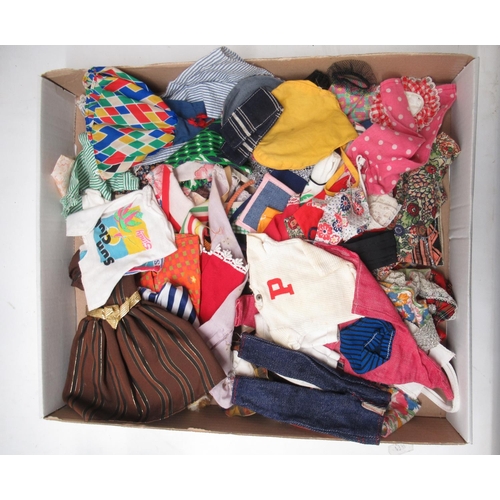 1701 - Large collection of dolls clothes including modern and vintage Sindy