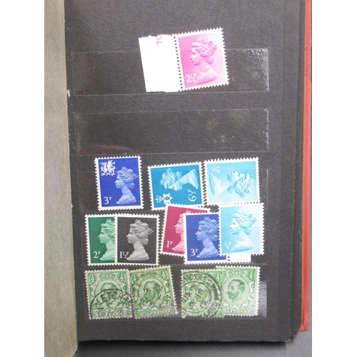 1400 - Two small red stamp books cont. a mixture of late C19th early and later C20th British stamps to inc.... 