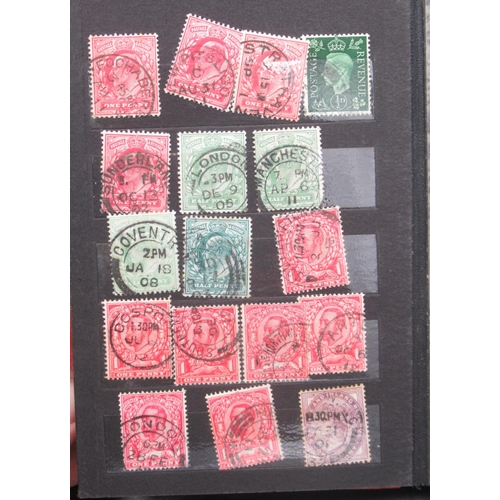 1400 - Two small red stamp books cont. a mixture of late C19th early and later C20th British stamps to inc.... 