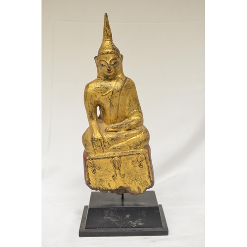 62 - 18/19th century wood carved Buddha on plinth with gilded finish with red seat, overall height 34cm (... 