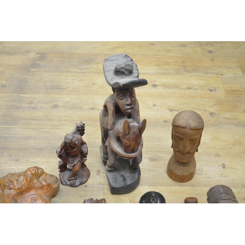 89 - Mixed collection of carved wood figures and decorative objects, (Victor Brox collection)