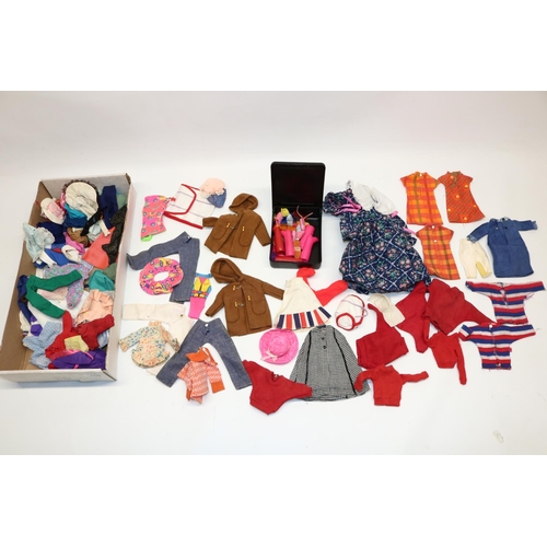 1705 - Large collection of dolls clothes and shoes including modern and vintage Sindy