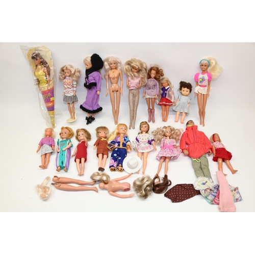 1706 - Large collection of vintage and modern dolls