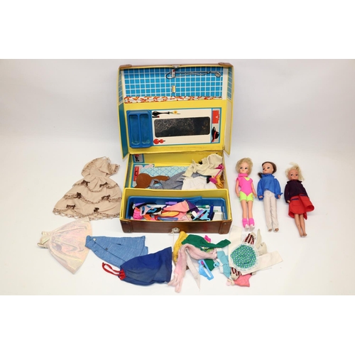 1707 - Suitcase containing three Sindy dolls and a quantity of clothing