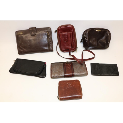 1210 - Seven leather bags and wallets, of brands inc. Fossil, Graffiti, Numero Verde, etc