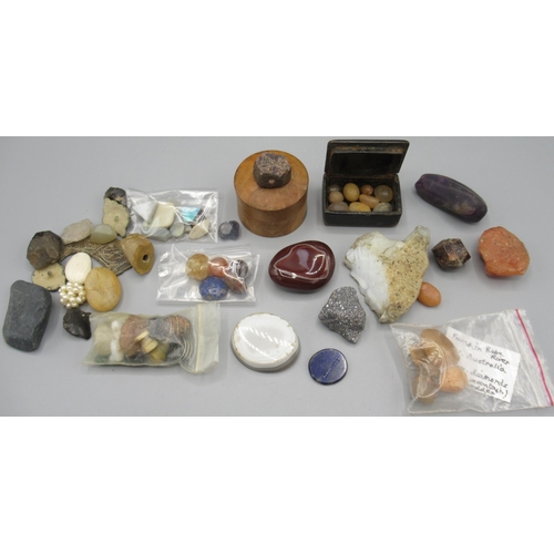 113 - Unmounted and uncut gemstones including lapis lazuli, agate etc. (Victor Brox collection)