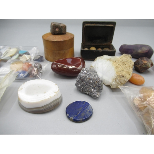 113 - Unmounted and uncut gemstones including lapis lazuli, agate etc. (Victor Brox collection)