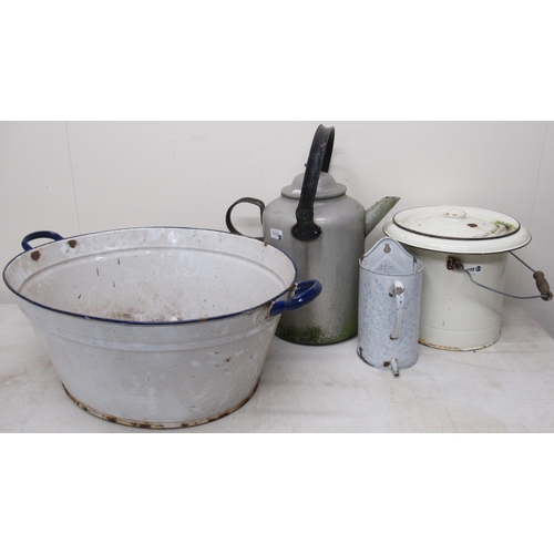 1173 - Lage aluminium tea urn, H50cm; enamel bath, W72cm; other enamel ware and a cabin trunk (5)