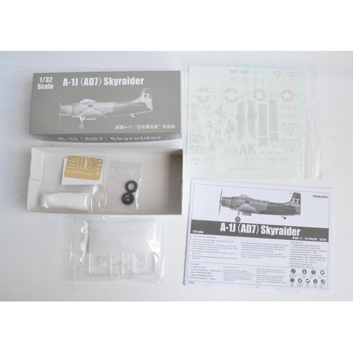 1446 - Complete and unstarted Trumpeter 02254 1/32 scale A-1J (AD7) Skyraider plastic model kit USAF/USN. A... 