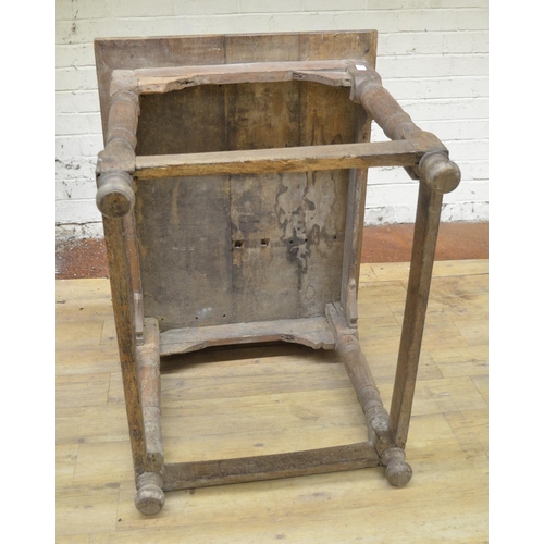 966 - 18th century style oak rectangular centre table, on four gun barrel turned and block supports with s... 