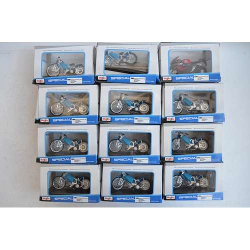 62 - Twelve boxed 1/18 scale plastic special edition motorcycle models from Maisto to include 11x Speedwa... 