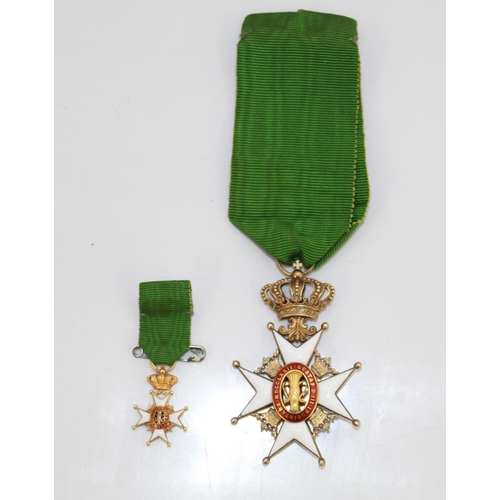 239 - Swedish Royal Order of Vasa medal with accompanying miniature. Awarded to Swedish citizens for servi... 