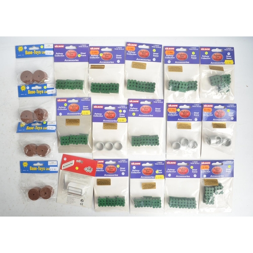 72 - Large collection of mostly OO gauge railway scenic accessories from Hornby, Scenix, B-T, Gilbow etc ... 