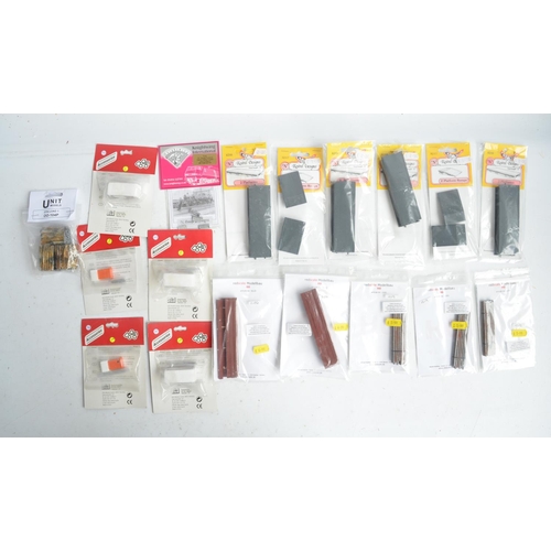 72 - Large collection of mostly OO gauge railway scenic accessories from Hornby, Scenix, B-T, Gilbow etc ... 