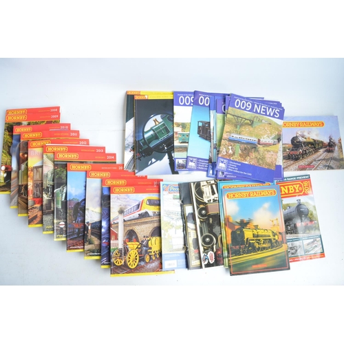 114 - Large collection of railway related books, brochures and magazines including Hornby catalogues. Also... 