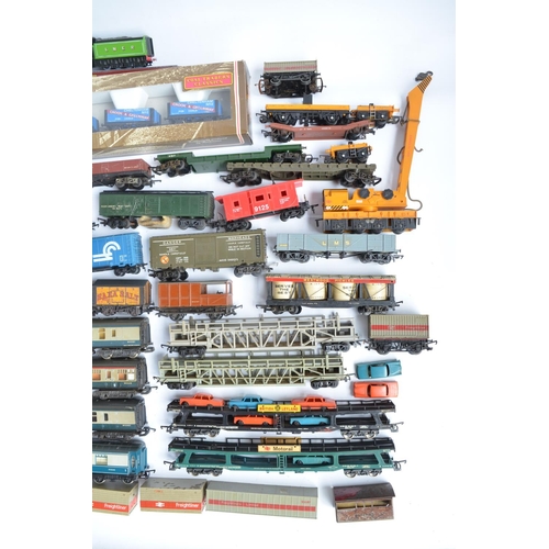 89 - Collection of used OO/HO gauge model railway coaches and goods wagons from Hornby, Mainline, Bachman... 