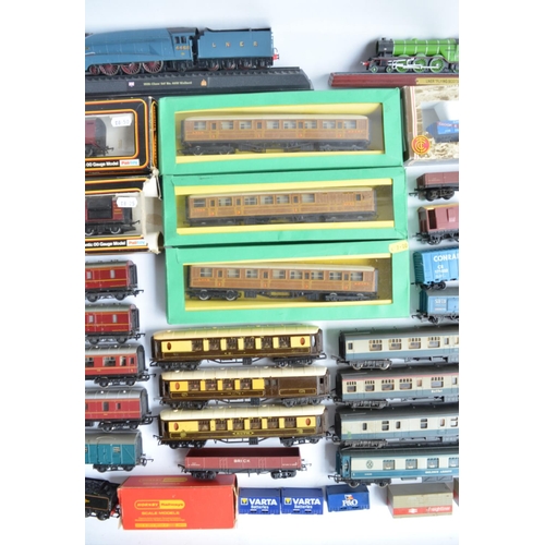 89 - Collection of used OO/HO gauge model railway coaches and goods wagons from Hornby, Mainline, Bachman... 