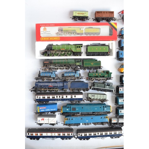 91 - Collection of previously run OO gauge railway locomotives, coaches, goods wagons etc., mostly Hornby... 