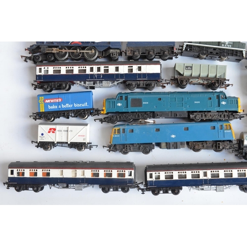 91 - Collection of previously run OO gauge railway locomotives, coaches, goods wagons etc., mostly Hornby... 