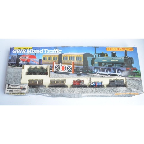 92 - Hornby OO gauge GWR Mixed Traffic electric train set with 0-6-0 pannier tank locomotive, 2 coaches, ... 