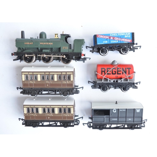 92 - Hornby OO gauge GWR Mixed Traffic electric train set with 0-6-0 pannier tank locomotive, 2 coaches, ... 