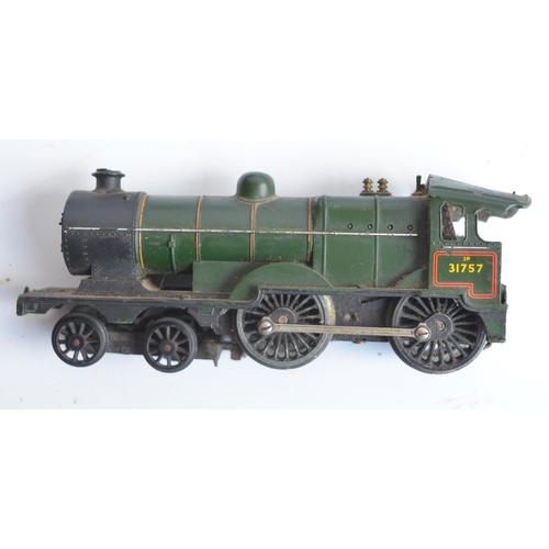 92 - Hornby OO gauge GWR Mixed Traffic electric train set with 0-6-0 pannier tank locomotive, 2 coaches, ... 