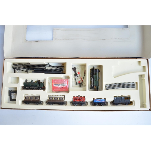 92 - Hornby OO gauge GWR Mixed Traffic electric train set with 0-6-0 pannier tank locomotive, 2 coaches, ... 