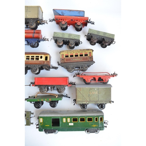 93 - Collection of vintage tin plate O gauge railway models from Hornby Meccano to include clockwork LMS ... 