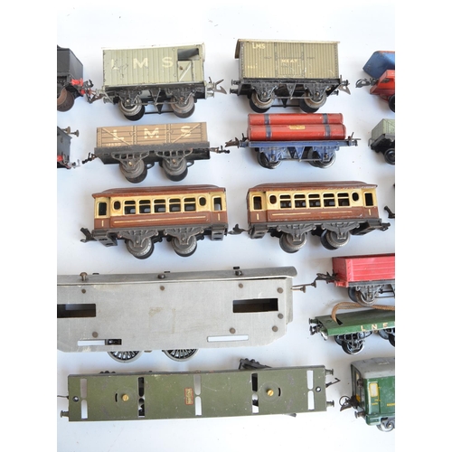 93 - Collection of vintage tin plate O gauge railway models from Hornby Meccano to include clockwork LMS ... 