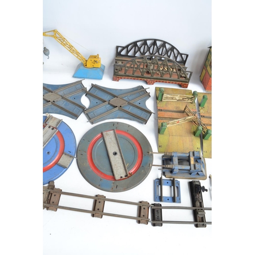 95 - Large collection of vintage Hornby Meccano O gauge tin plate and metal layout accessories including ... 