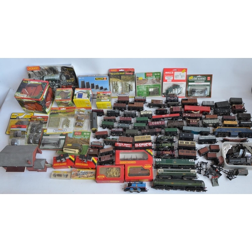 96 - Large collection of mostly previously used OO gauge railway models and accessories (mostly Hornby) t... 