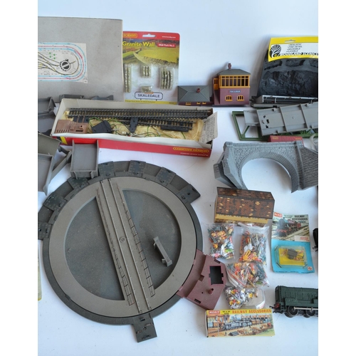 96 - Large collection of mostly previously used OO gauge railway models and accessories (mostly Hornby) t... 